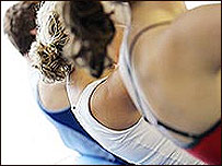 mulheres praticando exercícios