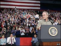 جورج بوش در ميان جمعيت