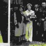 The wedding of Mrs Ivy Shears (nee Martindale) at St Johns Church in Hull 1943
