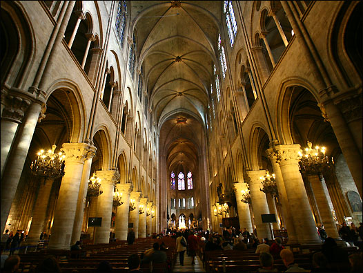 巴黎圣母院因法國作家雨果的同名小说而闻名于世。