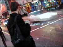 مردی سر چهار راه