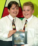 Siwan Roberts a Christopher Jones o Dreffynon - cyntaf ar y ddeuawd 