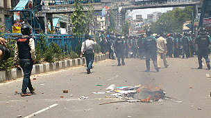 ঢাকার মতিঝিলে পুলিশের সাথে হেফাজতের কর্মীদের সংঘর্ষ