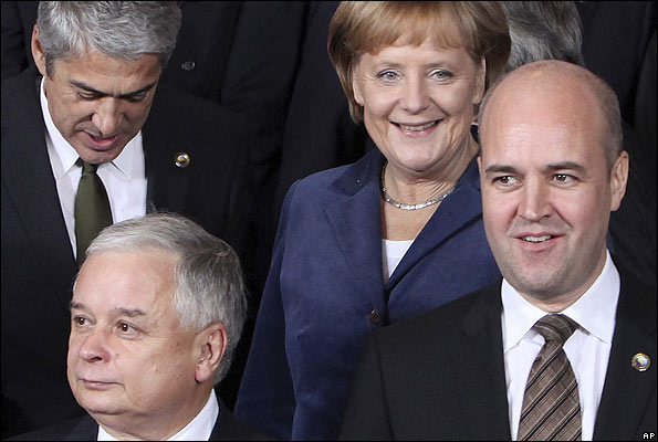 Swedish PM Fredrik Reinfeldt (lower right) with other EU leaders in Brussels, 29 Oct 09