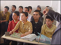 دانش آموزان در مزارشريف