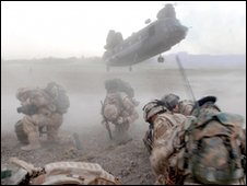 RAF chinook helicopter landing in Afghanistan