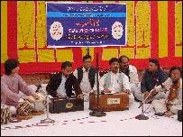 मिर्ज़ा ग़ालिब के मज़ार पर क़व्वाली