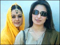 प्रीति ज़िंटा पाकिस्तानी अभिनेत्री रीमा के साथ