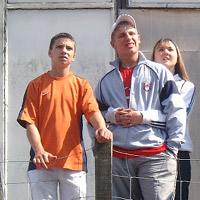 Dyrchafu eu llygaid - tua'r wal ddringo