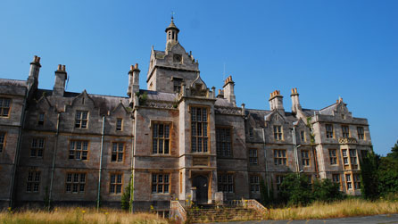 Ysbyty Gogledd Cymru - llun gan/photo by Louise Branwen Griffith