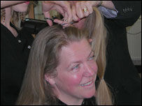 Su Edmundson having her hair cut