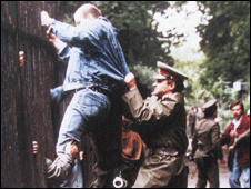 stasi-arrests.gif