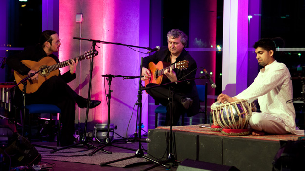 Eduardo Niebla live at Pacific Quay. Photo by Sean Purser.