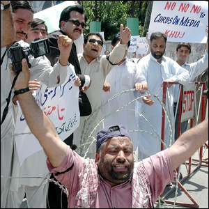 پیمرا آرڈیننس: صحافیوں کا احتجاج