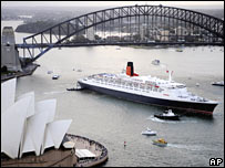 QE2 in Sydney Harbour