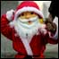 Criança palestina vestida de Papai Noel em Belém