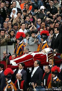 Papa'nın cenazesi nakledildi