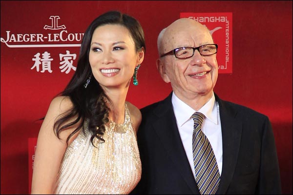 Ông Rupert Murdoch và vợ, bà Wendi Deng ở liên hoan phim Thượng Hải tháng 6/2011