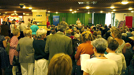 David Jackson gives a pre-performance talk. Photo © Brian Tarr