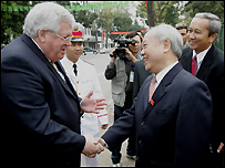 Chủ tịch Quốc hội Việt Nam Nguyễn Văn An và người tương nhiệm phía Hoa Kỳ Dennis Hastert