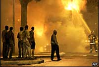 Llosgi ar strydoedd Paris