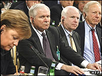 جوزف ليبرمن، جان مک کين، رابرت گيتز، انگلا مرکل