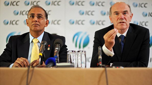 Chief Executive of the ICC, Haroon Lorgat, and ICC Anti-Corruption and Security Unit chairman, Ronnie Flanagan, in September 2010