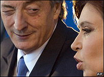 O presidente Néstor Kirchner e a esposa, a senadora Cristina Kirchner (arquivo)