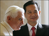 Thủ tướng Việt Nam Nguyễn Tấn Dũng tiếp kiến giáo hoàng Benedict XVI tại Vatican