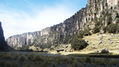 A rock escarpment at Tres Canyones