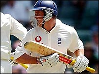 سٹراس نے اپنی پانچویں نصف سنچری بنائی ہے