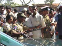 Vítimas do tsunami no Sri Lanka protestam por mais ajuda