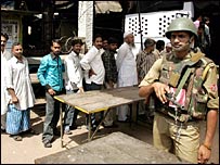 यूपी चुनाव में सुरक्षा कर्मी