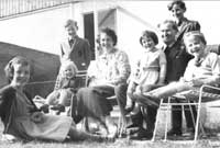 Tad a'i deulu dedwydd