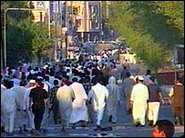 نجف کی پولیس نے رکاوٹیں ہٹا دیں