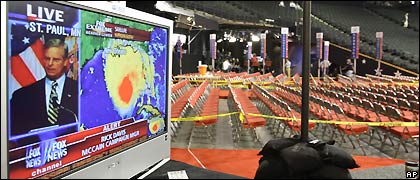 Noticias de Gustav en un auditorio vacío