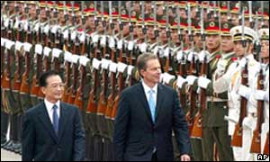 Britský premiér Tony Blair a jeho čínský protějšek Wen Ťian-pao