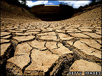 بستر رودخانه ای که خشک شده