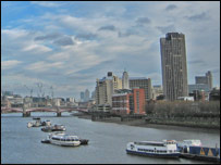 泰晤士河的天空