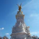 The statue in front of Buckingham Palace