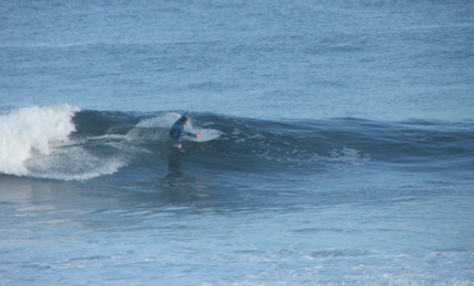 Irish international Mikey Morgan sets up with Fryer and Wells. West reefs. Pic Mark Sep 06