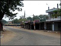 Vavuniya town was deserted as a result of Hartal (photo Dinasena Ratugamge)