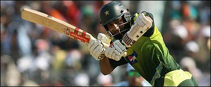 Mohammad Yousuf made an unbeaten 83 for Pakistan