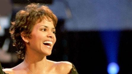 Halle Berry - Jamaica yng nghymru