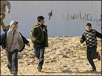 ہلاک ہونے والے کچھ افراد کی لاشیں بری طرح مسخ ہو گئی ہیں