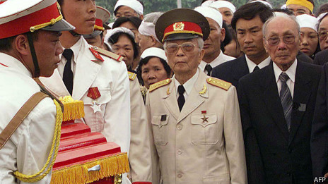 Tướng Giáp tại lễ tang ông Phạm Văn Đồng