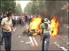 نمایی از فیلم "ایران از درون تظاهرات"