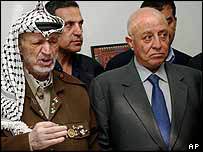 Filistin lideri Yaser Arafat ve Başbakan Ahmed Kurey