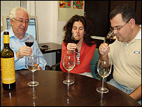 शराब पीते लोग