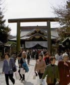 People at the Yasukuni shrine